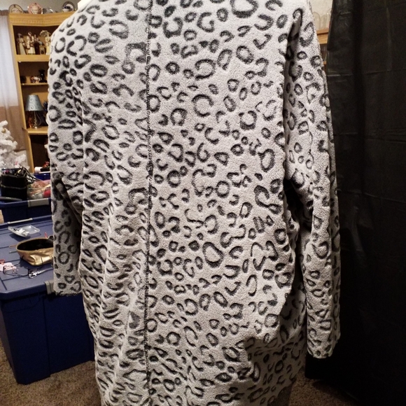 Gray leopard Print  Jacket - Picture 2 of 5